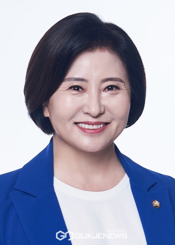 더불어민주당 원내부대표인 양경숙(기획재정위·운영위 위원)