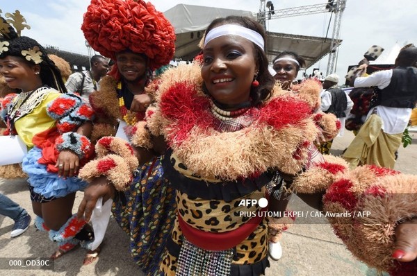나이지리아 남부 칼라바르의 축제 공연자들(위 사진은 기사 내용과 무관함). 사진제공/AFP통신