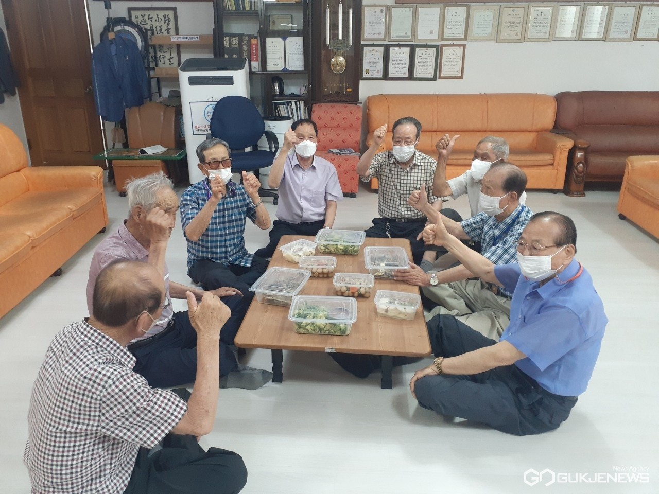 (제공=경주시) 지난해 경로당 반찬지원 장면