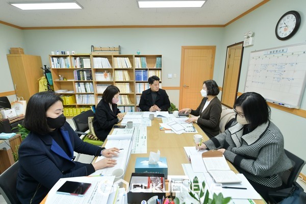 27일 행정자치위원회 한 권 의원은 의원실에서 제주여성 리더 육성을 위한 조례제정 간담회를 개최했다.[사진=제주도의회]