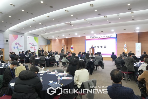 사진 = 천안시가 31일 시청 대회의실에서 박상돈 시장과 주민참여예산위원 100여 명이 참석한 가운데 올해 첫 주민참여예산위원회 총회를 개최했다.