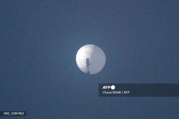 미국 상공에서 포착된 중국의 정찰용 풍선으로 추정되는 비행체. 사진제공/AFP통신