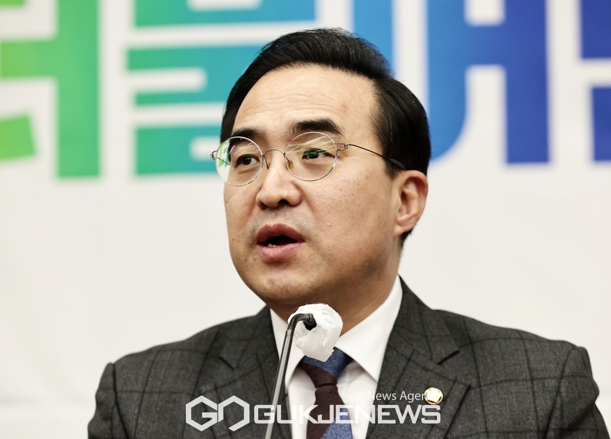 (서울=국제뉴스)  박홍근 더불어민주당 원내대표가 8일 오후 서울 여의도 국회에서 열린 의원총회에서 발언을 하고 있다. /사진=원명국 기자