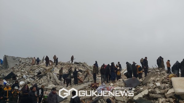 지난 6일 튀르키예와 시리아 접경에서 발생한 대지진으로 수많은 사람들이 집을 잃었다 시리아의 모습 [사진=월드비전]