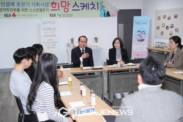 강병삼 제주시장이 10일 오후 아동자립지원시설인 시온빌을 방문해 시설 관계자와 청년들을 격려했다.[사진=제주시청]