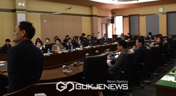 ▲ 평택시의회, 청렴연수과정 지방의회의원을 위한 반부패·청렴 특강 모습.<사진=평택시의회 제공>