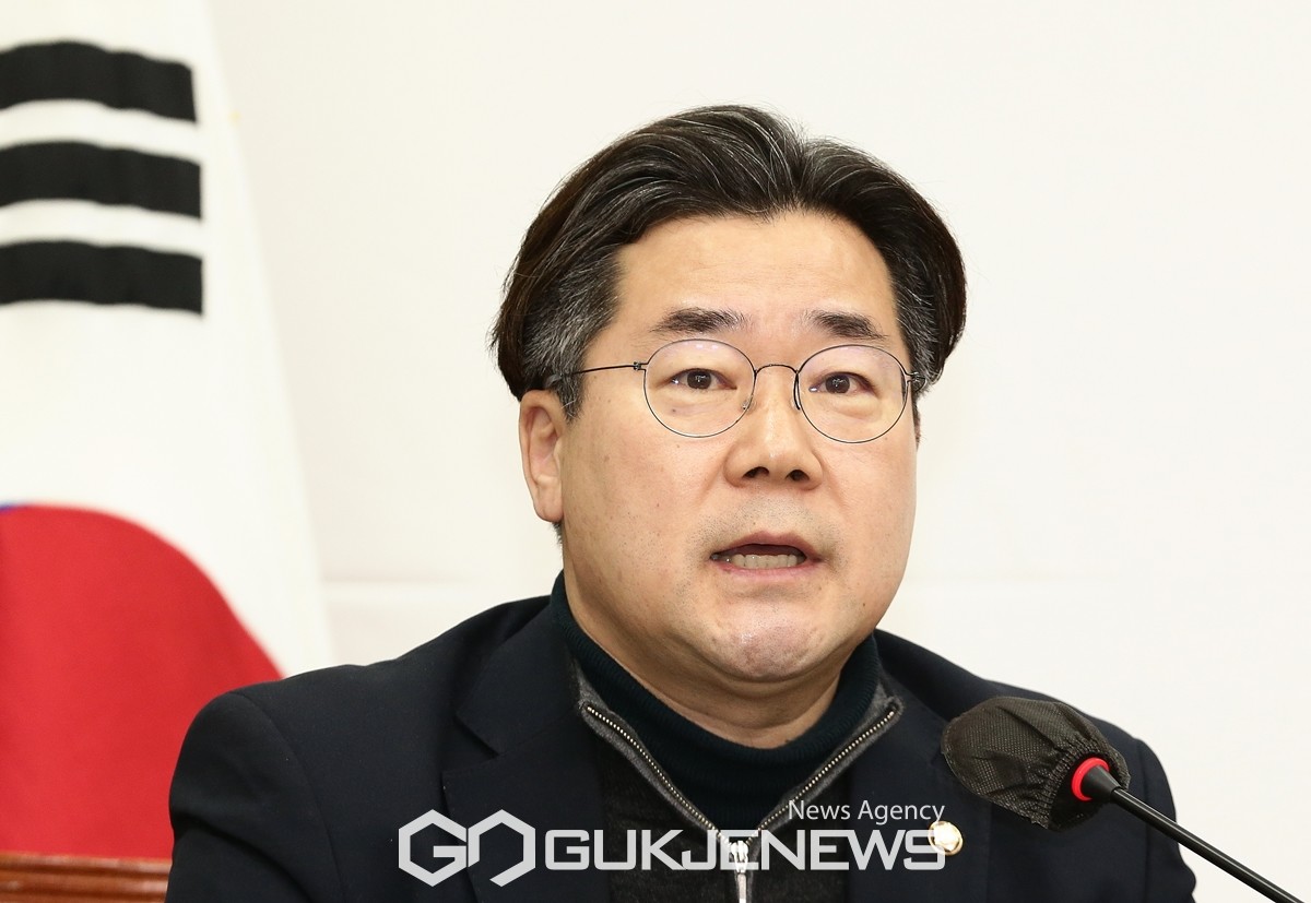 발언하는 박찬대