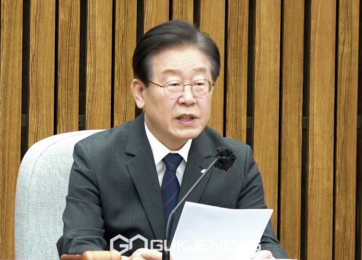 ▲이재명 더불어민주당 대표는 6일 오전 국회에서 열린 확대간부회의에 참석해 윤석열 정부의 강제징용 피해 배상안에 대해 역사 정의 배신이라고 강력하게 비판하고 있다./사진=원명국 기자