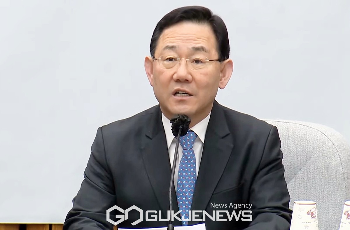 ▲주호영 국민의힘 원내대표는 7일 오전 국회에서 원내대책회의를 주재하며 더불어민주당의 50억 클럽 특검은 고양이에게 생선 가게를 맡겨달라는 법안이라고 반대 입장을 거듭 밝히고 있다./사진=이용우 기자