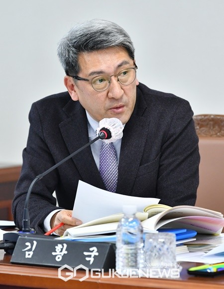 제주도의회 김황국 의원이 대표 발의한  '제주특별자치도교육청 통합재정안정화기금 설치 및 운용 조례 일부개정조례안'이 이번 제413회 임시회 제2차 본회의에서 의결됐다.[사진=제주도의회]