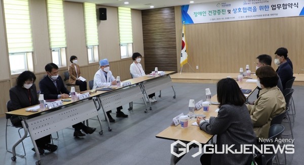 21일 서산의료원에서 열린 업무협약식 모습. (사진 = 서산의료원 제공)