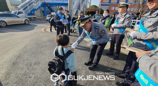 영주경찰서, 등굣길 어린이 교통안전 합동 캠페인 개최