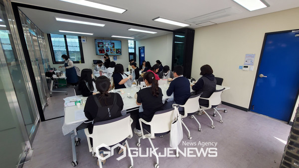 연천군자살예방센터, 찾아가는 이동상담실...영심이(心)& 영톡이(talk).(사진제공.연천군)