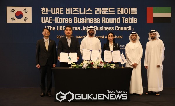 (왼쪽부터 안덕근 통상교섭본부장, 임동수 한국플랜트서비스 실장, Khalid Mohamed Alromaithi 알파탄 그룹부회장, 이지영 엘텍유브이씨 대표, Mr. Saif Gabash UAE 에너지부 차관보 /사진=엘텍유브이씨 제공)