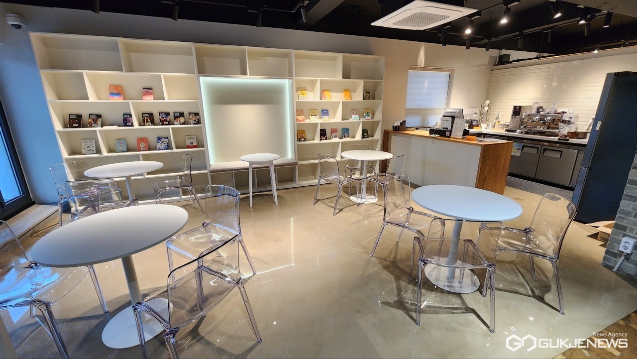 (제공=경주시) 황리단길 생활문화센터 내 조성된 카폐