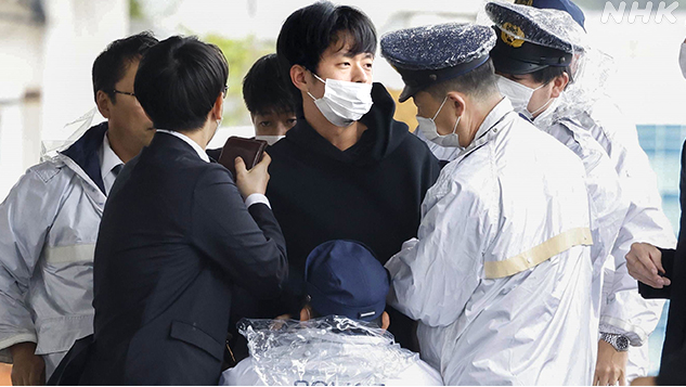 기시다 후미오 일본 총리를 향해 폭발물로 추정되는 물체를 던진 남성이 경찰에 체포됐다. (사진= NHK)
