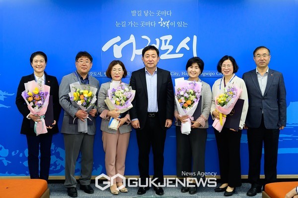 서귀포시는 18일 5급 사무관 승진의결자에 대해 임명장을 수여했다.[사진=서귀포시청]