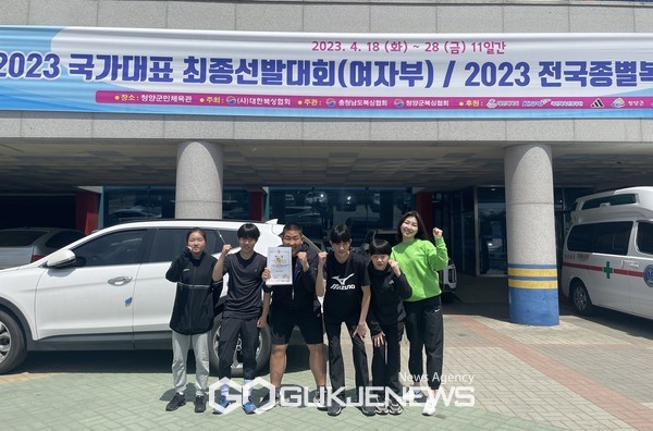 제주서중학교 복싱부가 2023 전국종별복싱선수권대회서 은메달과 동메달을 획득하는 쾌거를 이뤘다.[사진=제주서중학교]