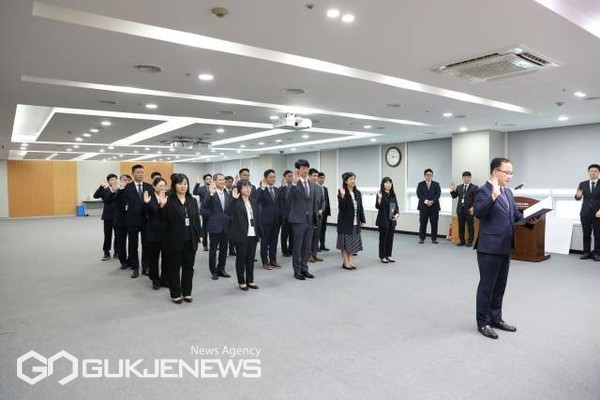 적극행정 실천다짐 선서 모습/제공=부산국세청