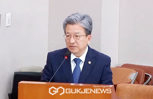 ▲이원재 국토부 1차관은 24일 국회 국토교통위원회 전체회의에서 전세사기 피해자 특별법 등 18개 법률안 심의의결에 인사말을 하고 있다./사진=이용우 기자