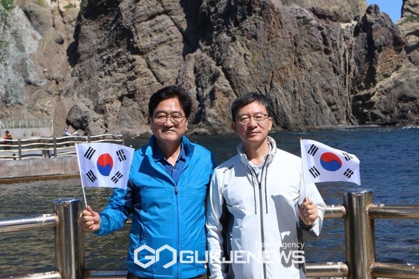 홍범도장국기념사업회 독도방문 우원식, 정성호 의원 [사진제공=우원식 의원실]