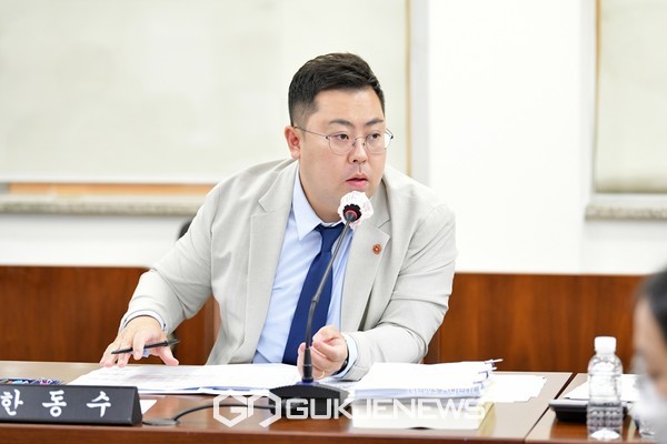 15일 제주도의회 행정자치위원회 한동수 의원(더불어민주당, 이도이동을)은 2022년 결산심사에서 시대변화에 능동적으로 대처하고 효율적인 공직사회를 위해 도정의 챗GPT 도입을 강력히 주장했다.[사진=제주도의회]