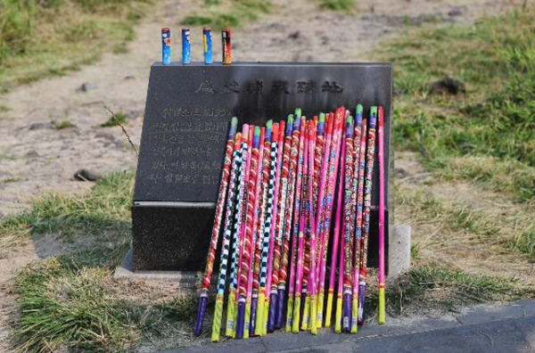 함덕해변 폭죽놀이 (사진=온라인커뮤니티 보배드림)