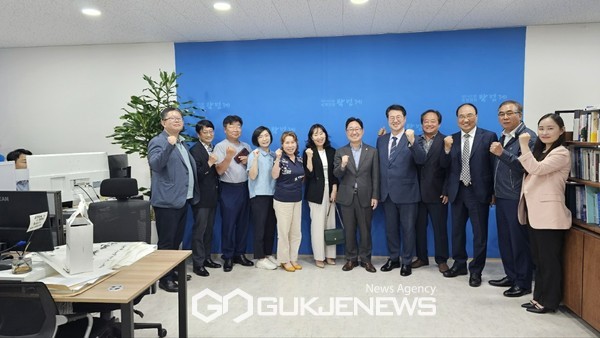 한국국제결혼중개업협회 관계자분들과 박범계의원=고정화기자