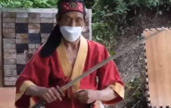 노인검객 심상섭 씨(사진=유튜브 채널 '실시간 핫이슈' 영상 캡쳐)