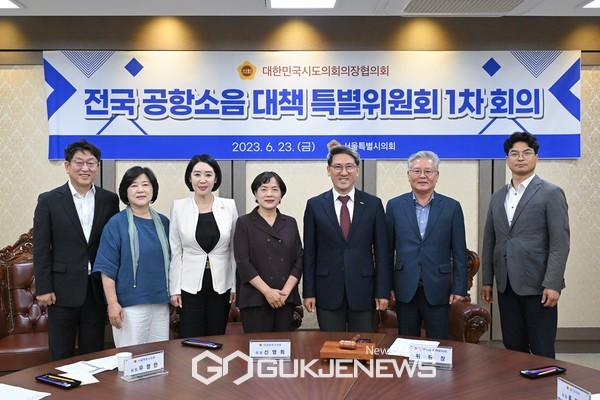 제주도의회 김황국 부의장(교육위원회, 국민의힘, 용담동선거구)이 전국 공항소음 대책 특별위원회(이하 전공소대특위) 위원장으로 선출됐다.[사진=제주도의회]