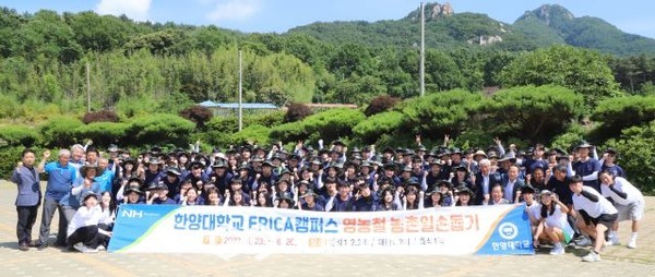 충남세종농협, 하계방학 맞아 농협-한양대 학생 봉사단과 농촌봉사활동(사진=충남세종농협)