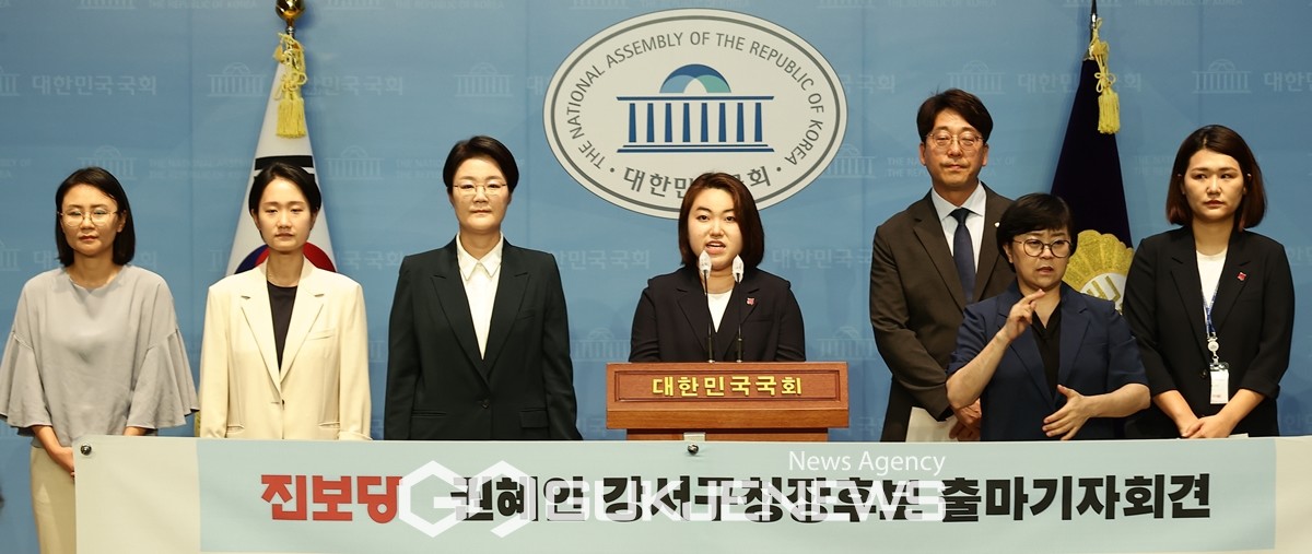 ▲진보당 권혜인은 27일 국회 소통관에서 10월 강서, 진보당 구청장 탄생으로 민생을 외면해 온 기득권 정치를 끝내는 이정표를 세워달라며 서울 강서구청장 보궐 선거 출마 기자회견을 하고 있다./사진=원명국 기자