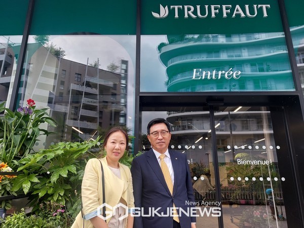 Truffaut(트뤼포) 방문 현장 사진 김춘진 한국농수산식품유통공사 사장(우측) [사진제공=한국농수산식품유통공사]