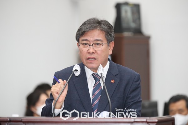 4일 더불어민주당 제주도의회 의원 27명은 현길호 의원(조천읍)을 원내대표로 하는 지도부 7명을 구성했다.[사진=제주도의회]