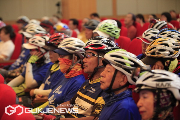 17일 오전 10시 부산시청 대강당에서 열린 '피스로드 2023 통일대장정 부산 출정식' 모습/제공=