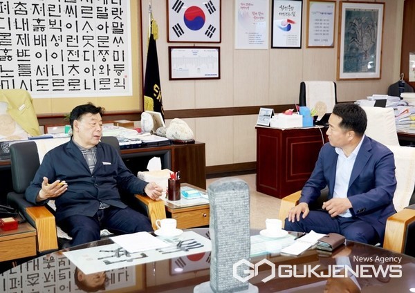 지난 1일로 민선8기 취임 1주년을 맞은 가세로 충남 태안군수가 20일 군수 집무실에서 <국제뉴스>와의 인터뷰에 응하고 있다. (사진 = 태안군 제공)