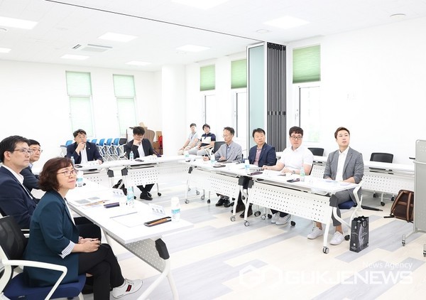 산업부 충북도 등 그린수소중심도시 충주 현장 방문 모습(사진=충주시)