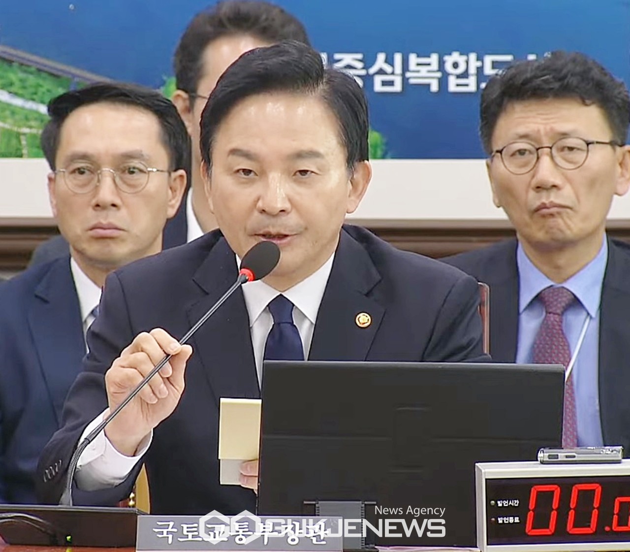 ▲원희룡 국토부 장관은 26일 국회 국토교통위원회 전체회의에 출석해 서울-양평고속도로 노선 변경 의혹과 관련해 명명백백 진실을 밝힐 것이라고 말하고 있다./사진=이용우 기자