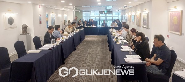 지난 2일 제주행정체제개편위원회(위원장 박경숙)와 제주도의회 행정자치위원회(위원장 강철남)는 제주형 행정체제 도입 추진상황과 향후 추진방향에 대해 논의하는 자리를 마련했다.[사진=제주도청]