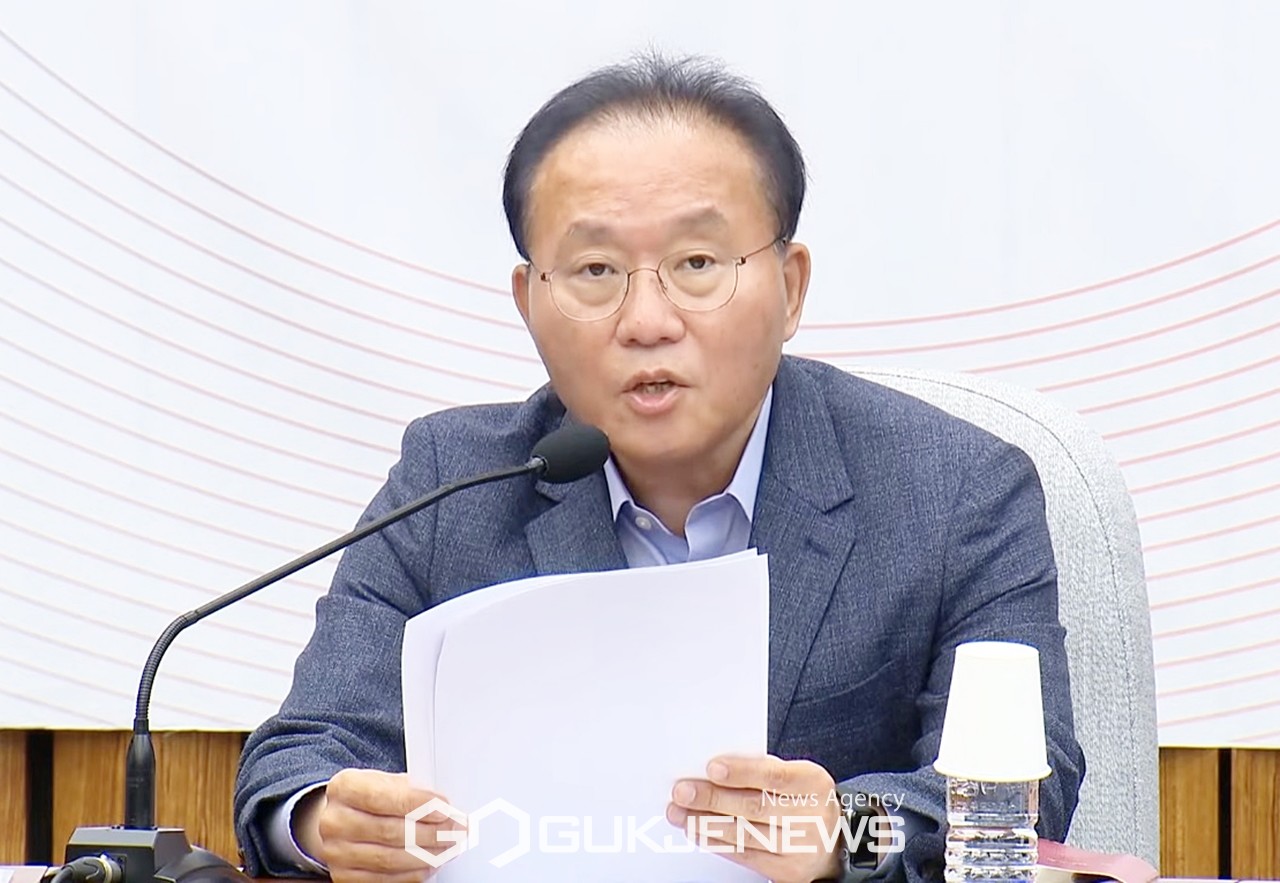 ▲윤제옥 국민의힘 원내대표는 4일 오전 국회에서 원내대책회의를 주재하며 잼버리 현장의 환경을 빠르게 개선하고 스카웃트 대원들 모두가 건강하제 귀국하는 그 날까지 최선을 다해 상황을 점검하고 챙겨나갈 것이라고 말하고 있다./사진=이용우 기자