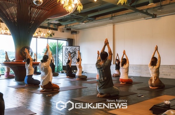 서귀포시(시장 이종우)는 9월 1일부터 3일간 자구리공원에서 “서귀포, 웰니스에 물들다!”라는 주제로 「서귀포 웰니스관광 페스타」를 개최한다고 23일 밝혔다.[사진=서귀포시청]