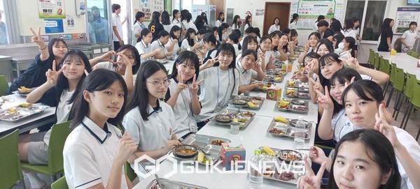 서귀포시는 자매도시 일본 기노카와시와 19일부터 22일까지 양 시 중학생 24명이 참여한 가운데 서귀포시 일원에서 홈스테이 교류 행사를 진행했다.[사진=서귀포시청]