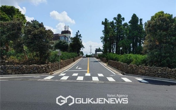 서귀포시가 남원읍 위미리 주거지역 내 교통 분산 및 통행 불편 해소를 위해 추진한 도시계획도로 2개 노선 개설사업이 8월말 마무리 된다.[사진=서귀포시청]