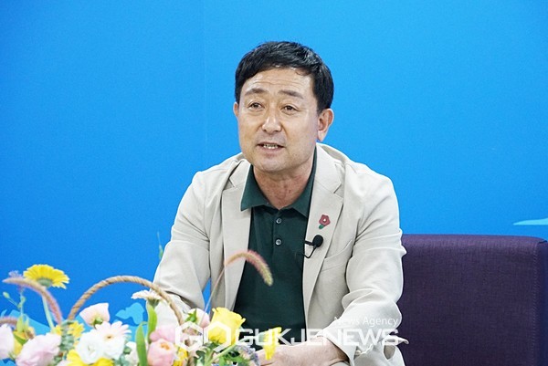 제주도인터넷신문방송기자협회는 지난 25일 취임 1주년을 맞은 서귀포시 이종우 시장과 특집 인터뷰를 통해 취임 이후 소감과 계획 등을 듣는 자리를 마련했다.[사진=제주도인터넷신문방송기자협회]