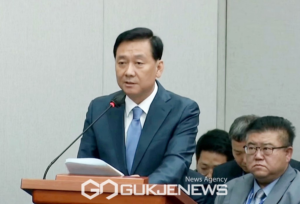 ▲이광재 국회사무총장은 30일 오전 국회 운영위원회 전체회의에서 운영위 국회사무처 직제 일부개정과 국회세종의사당의 설치 및 운영 등에 관한 규칙안 의결에 대한 인사말을 하고 있다./사진=원명국 기자