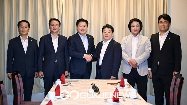 오영훈 제주도지사가 4일 국민의힘 제주도당과 간담회를 열고, 제주지역 현안 해결에 도당 차원의 협력을 요청했다.[사진=제주도청]