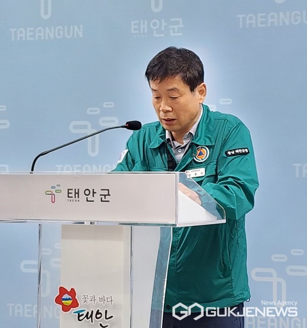 6일 정례브리핑 중인 박동규 경제진흥과장. (태안 = 최병민 기자)