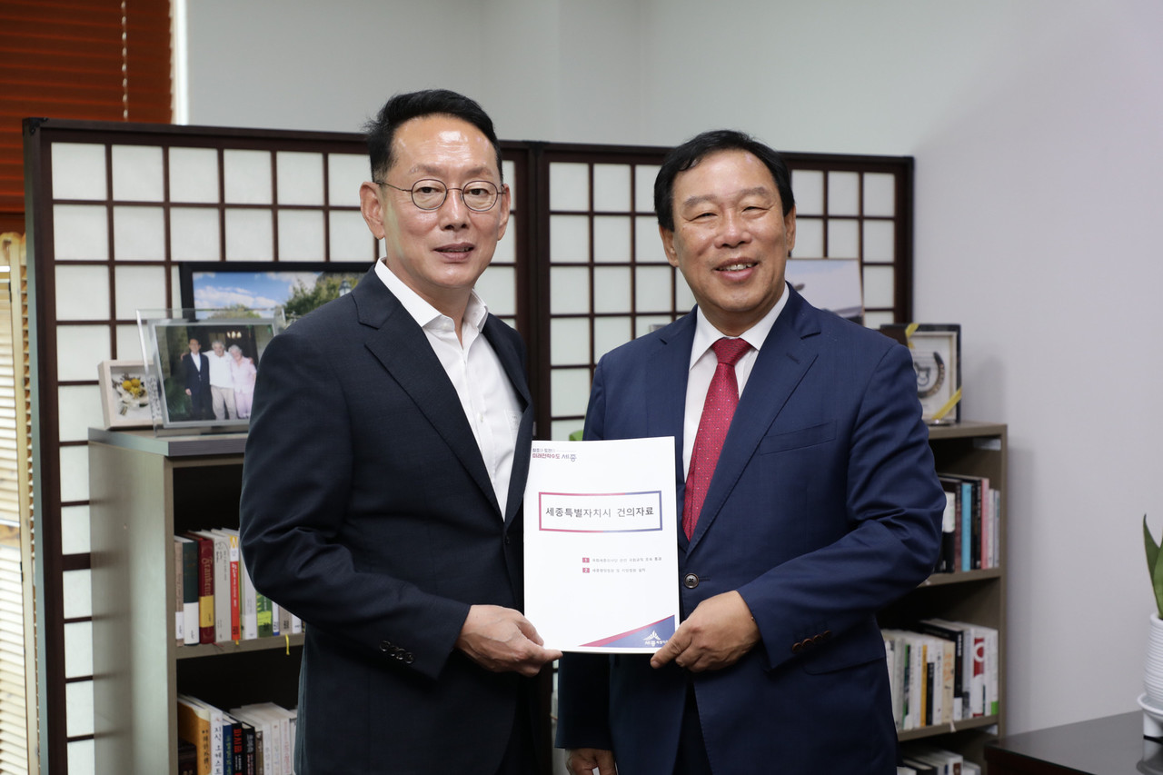 국회 김도읍 법사위원장을 만나  국회규칙안의 조속한 법제사법위원회 상정과 통과를 당부했다.(세종시청)