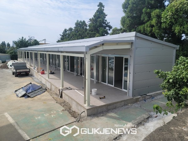 서귀포시는 전통시장 외에도 상점가 육성에도 많은 노력을 기울이고 있는 가운데, 상점가로 등록할 경우 특성화 시장 육성과 공동 마케팅, 시설개선 등에 대한 정부 공모사업 응모는 물론 온누리상품권 취급도 할 수 있게 된다.[사진=서귀포시청]