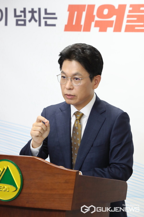 대구로 특혜시비 대응 기자 브리핑을 실시하고 있다.(사진제공=대구시청)